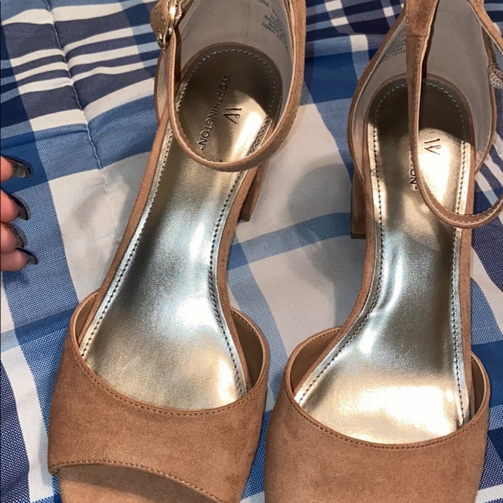 Heels - Picture 2 of 4